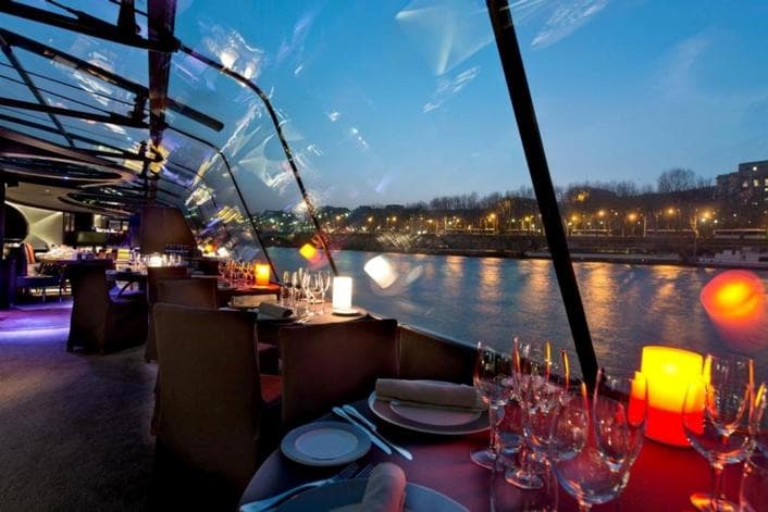 Cena a bordo de un crucero en Zúrich